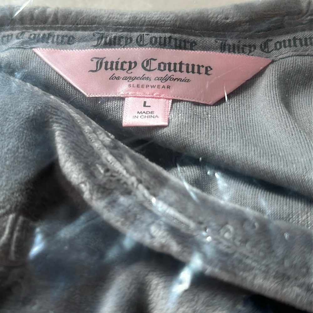 NWT JUICY COUTURE Embossed Logo Short Sleeve Velvet Fleece Lounge Set in Grey - Picture 6 of 7